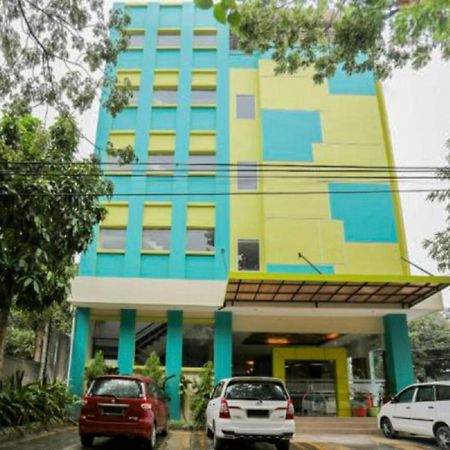 Reddoorz Plus Near Pantai Losari Макасар Экстерьер фото